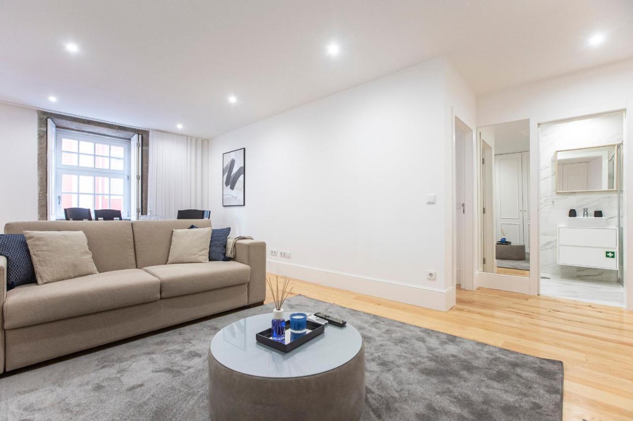 Elegant Downtown 1Br Flat W/ Ac By Lovelystay Porto Bagian luar foto