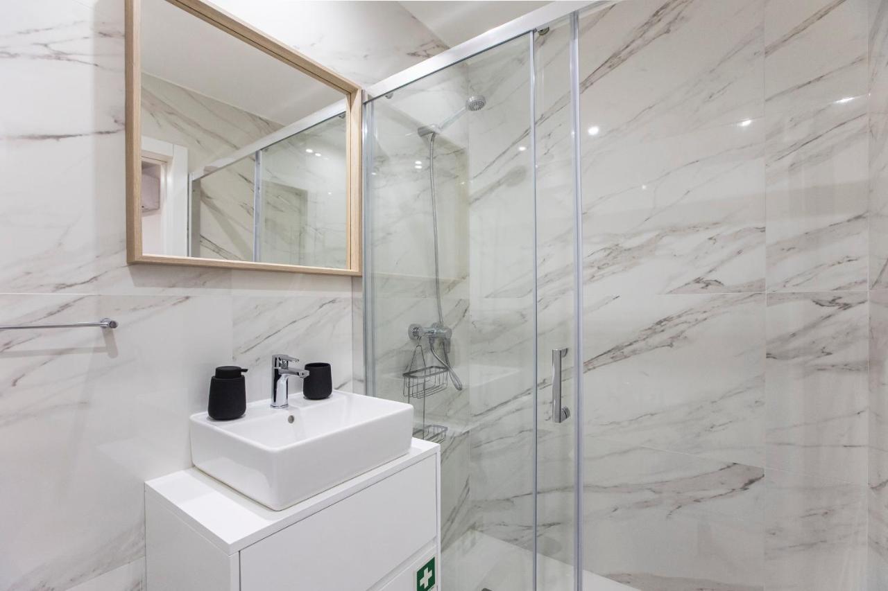 Elegant Downtown 1Br Flat W/ Ac By Lovelystay Porto Bagian luar foto