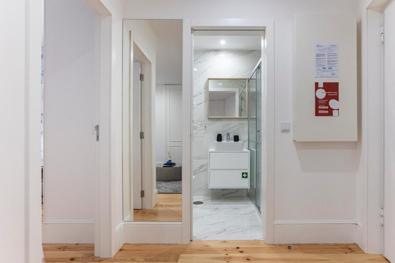 Elegant Downtown 1Br Flat W/ Ac By Lovelystay Porto Bagian luar foto