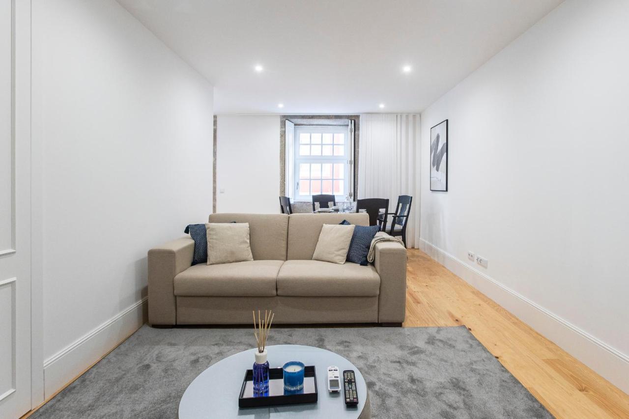 Elegant Downtown 1Br Flat W/ Ac By Lovelystay Porto Bagian luar foto