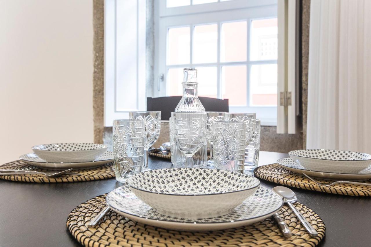 Elegant Downtown 1Br Flat W/ Ac By Lovelystay Porto Bagian luar foto