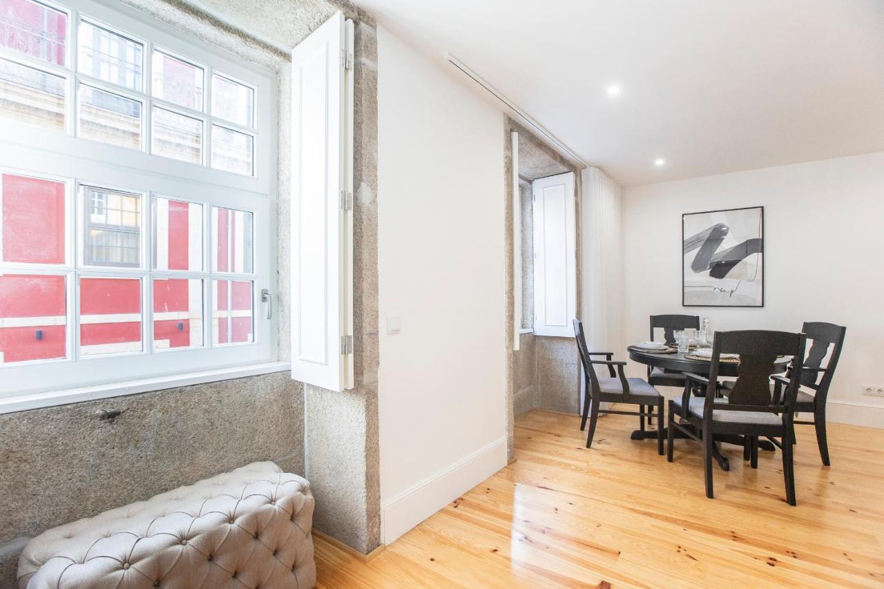 Elegant Downtown 1Br Flat W/ Ac By Lovelystay Porto Bagian luar foto