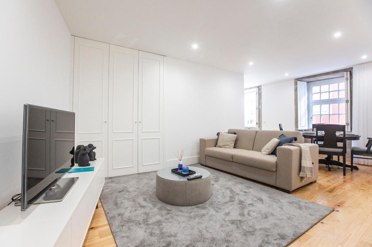 Elegant Downtown 1Br Flat W/ Ac By Lovelystay Porto Bagian luar foto