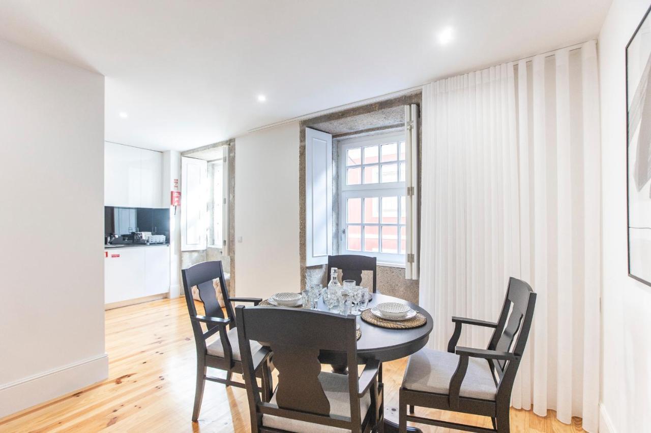 Elegant Downtown 1Br Flat W/ Ac By Lovelystay Porto Bagian luar foto