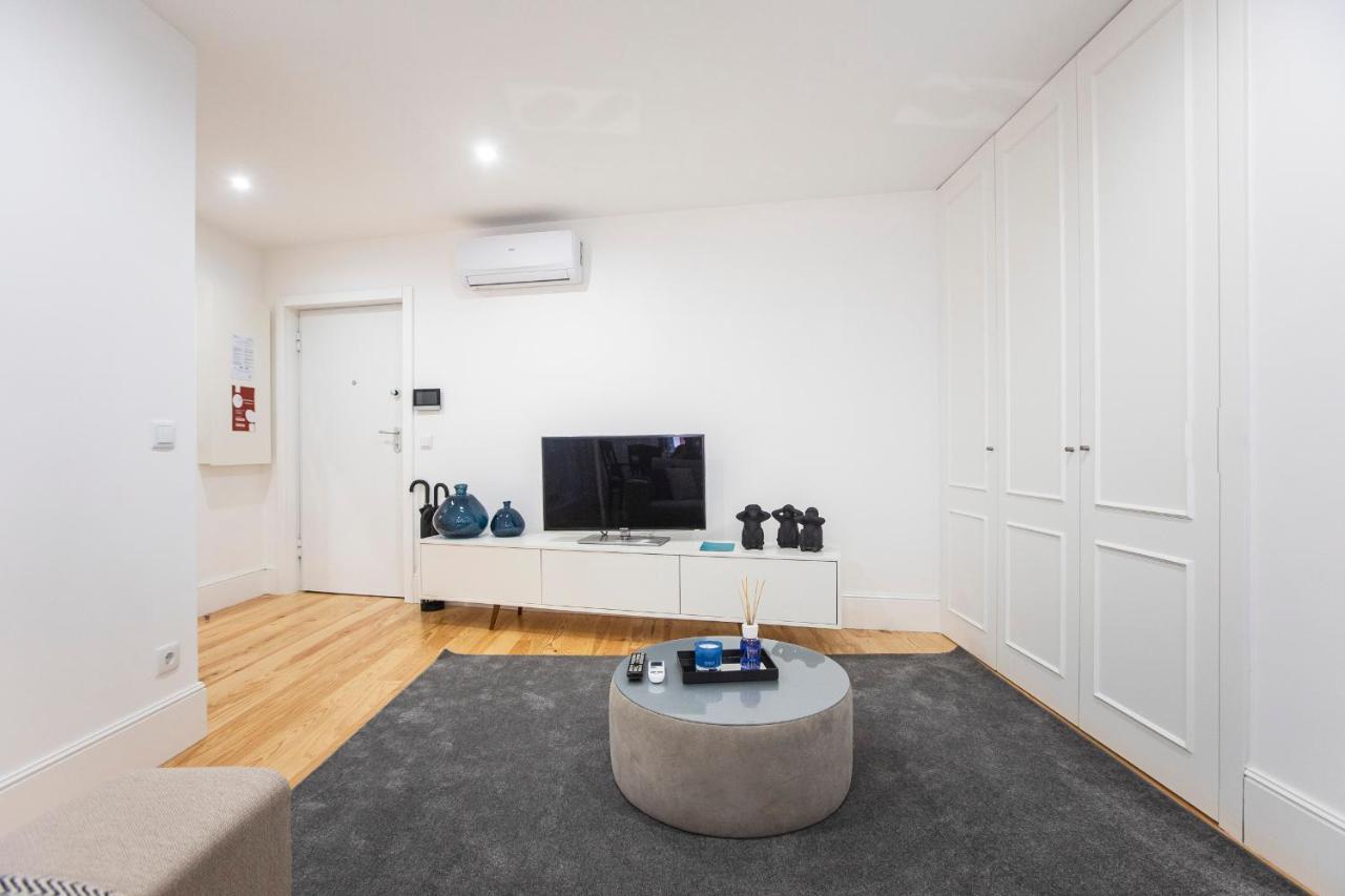 Elegant Downtown 1Br Flat W/ Ac By Lovelystay Porto Bagian luar foto