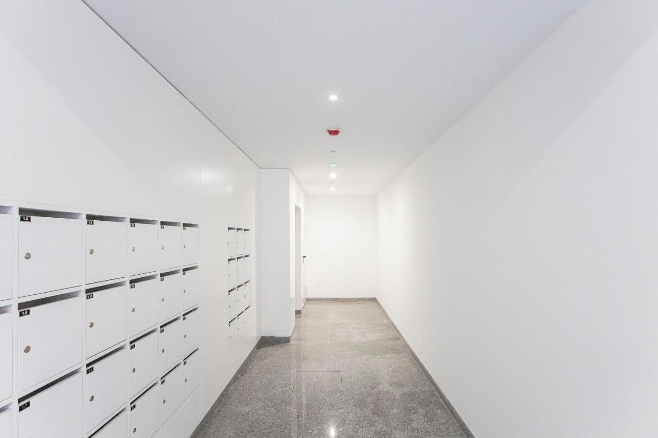 Elegant Downtown 1Br Flat W/ Ac By Lovelystay Porto Bagian luar foto